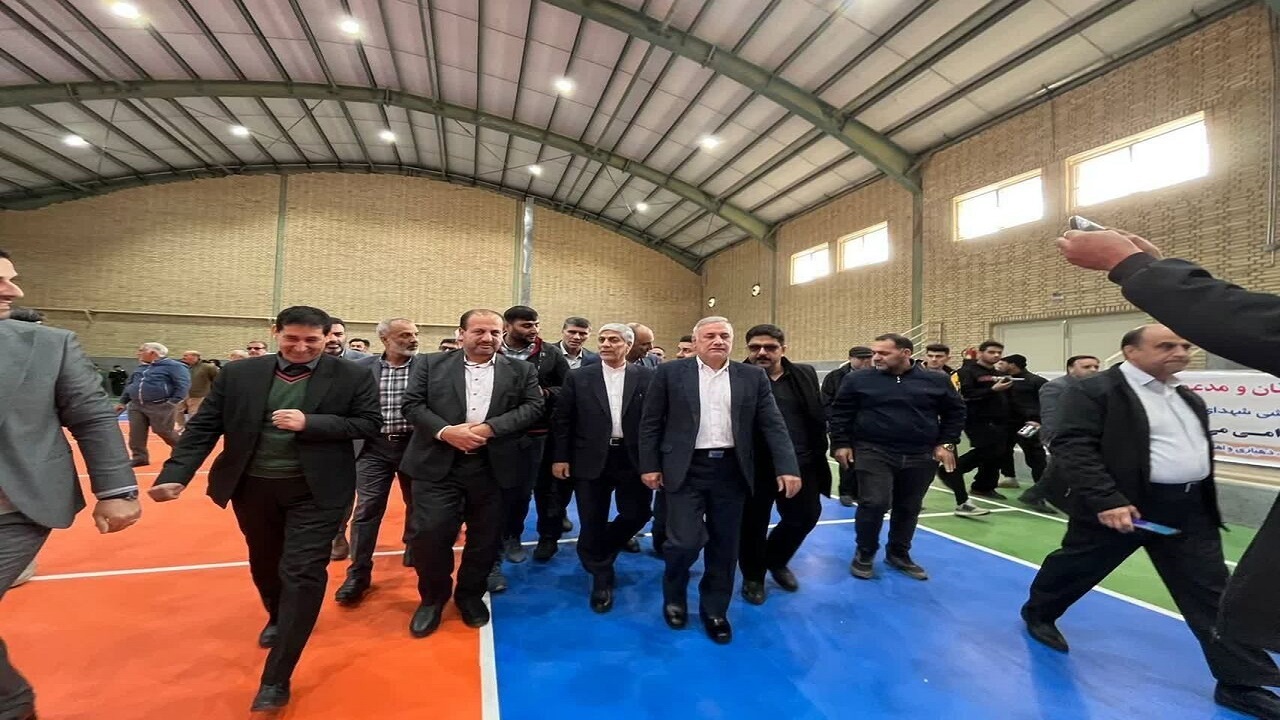 تجلیل وزیر ورزش و جوانان از پیرمرد خیر علی آبادی