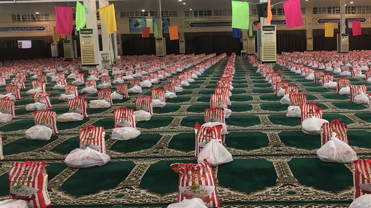 توزیع بسته معیشتی شب یلدا در دهستان چراغ آباد
