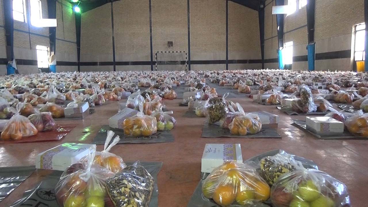 توزیع  ۲ هزار و ۱۰۰ بسته یلدایی در بم