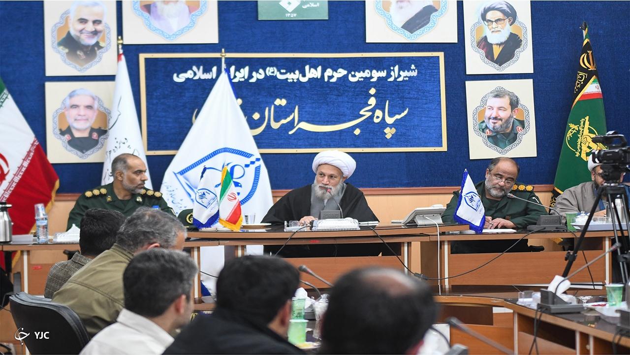 دیدار مدیران ارشد پژوهشی نیرو‌های مسلح نظامی فارس با امام جمعه شیراز + تصاویر
