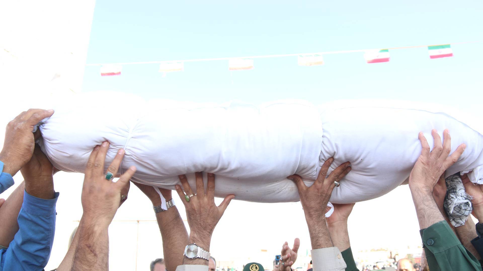 پاییز رکن آباد باحضور شهید گمنام رنگی شد پاییز رکن آباد باحضور شهید گمنام رنگی شد