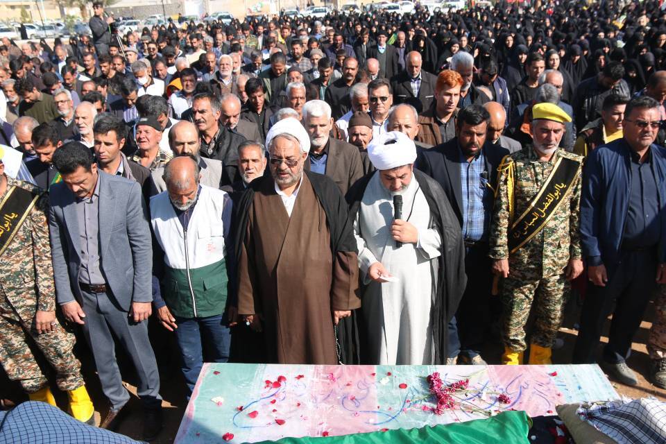 پاییز رکن آباد باحضور شهید گمنام رنگی شد پاییز رکن آباد باحضور شهید گمنام رنگی شد