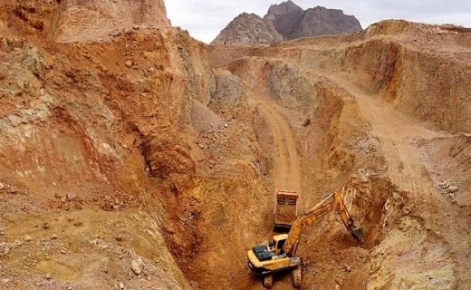 ذخیره ۶۴ میلیون تنی معادن طلای استان، باید نگاه&zwnj;های هم بخش خصوصی و هم دولتی&zwnj;ها را به این حوزه معطوف کند تا بتوان از طلا، زیورآلات و فرآورده&zwnj;های ارزشمند را استحصال کرد.