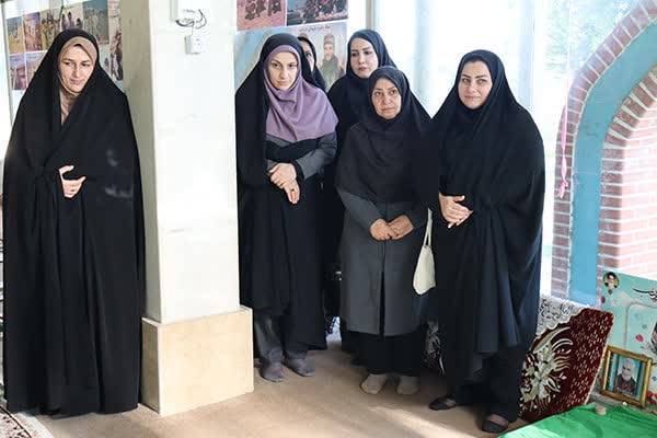 حضور خواهران به مناسبت هفته بسیج