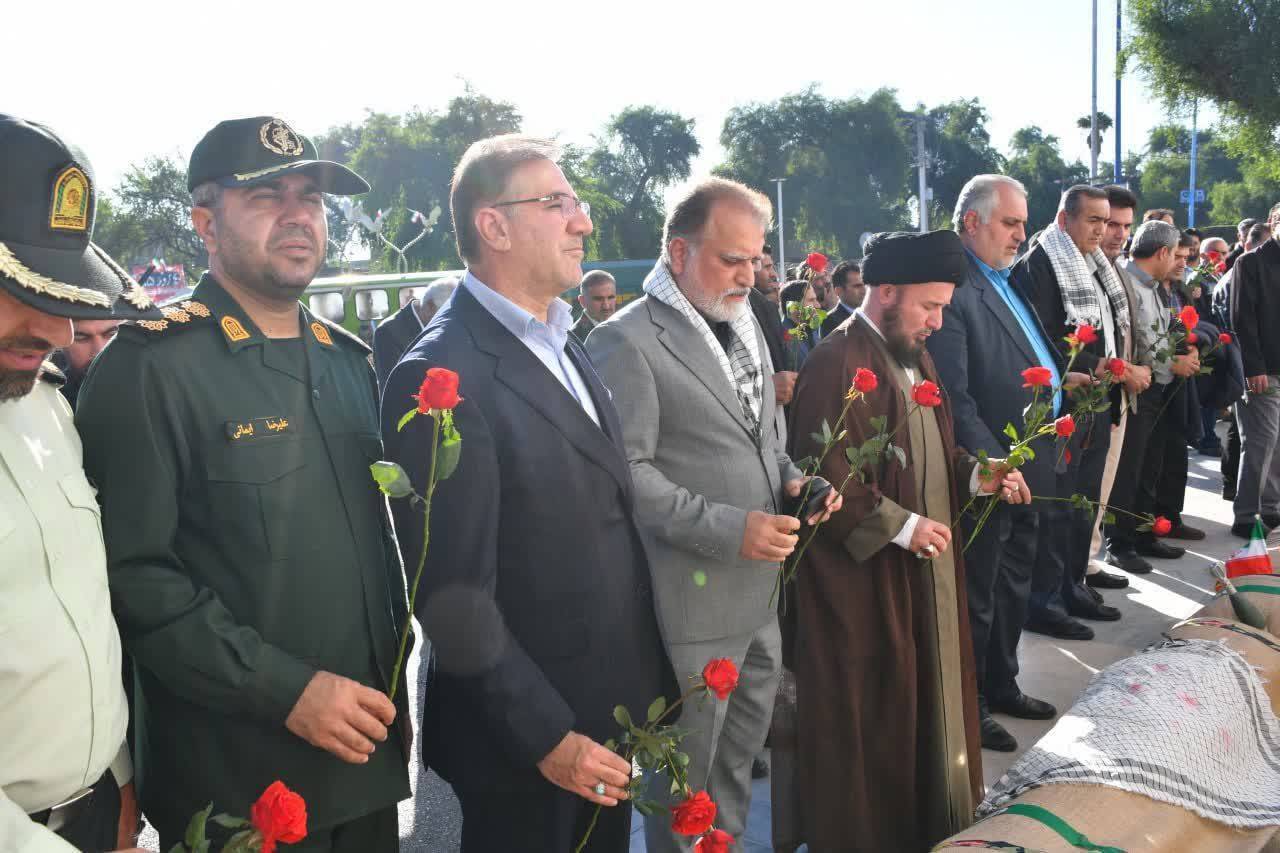 میدان راه آهن اندیمشک در سالروز بمباران توسط ۵۴ هواپیمای عراقی گلباران شد