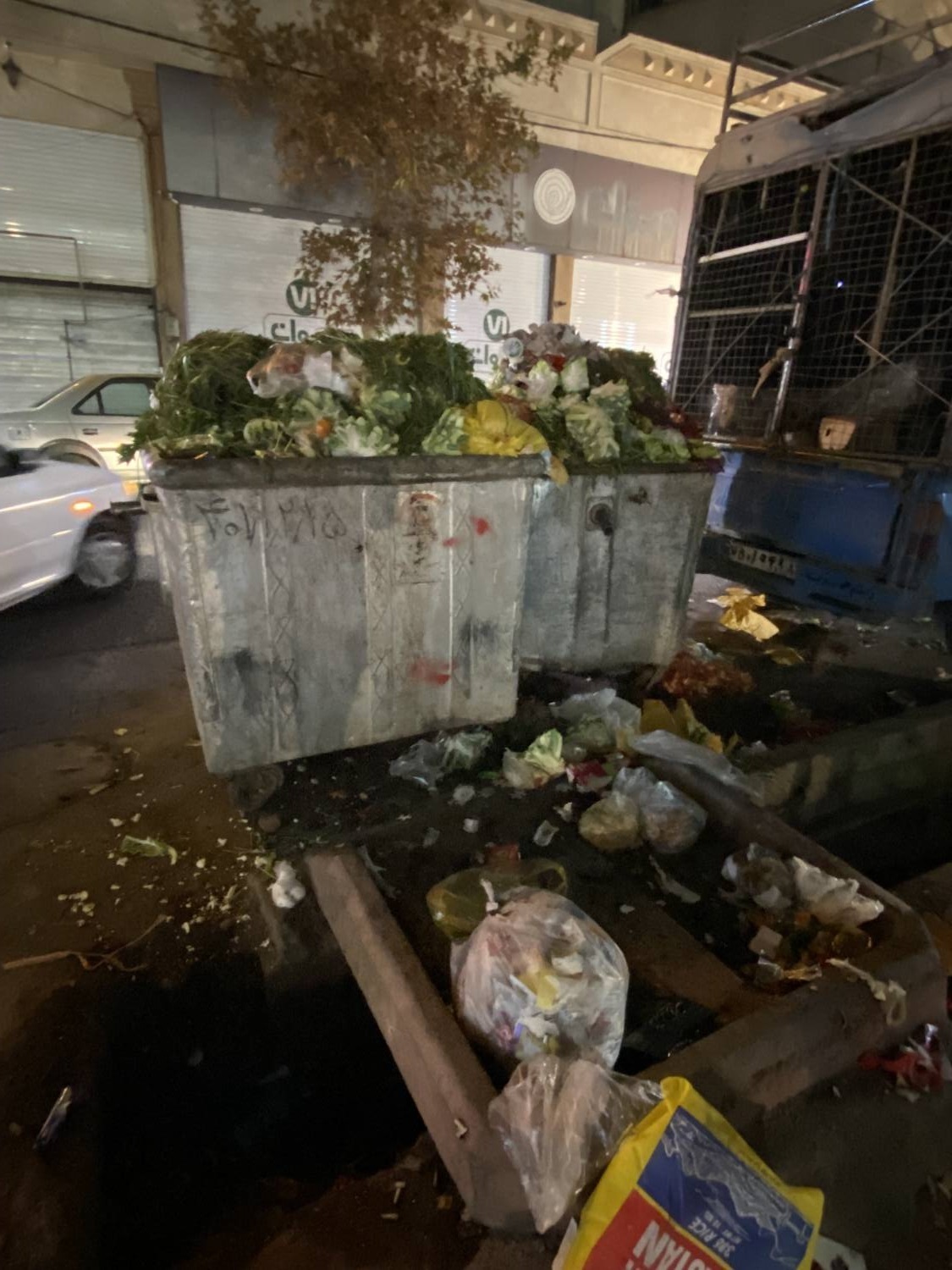 انباشت زباله در میدان رهبر انباشت زباله در میدان رهبر