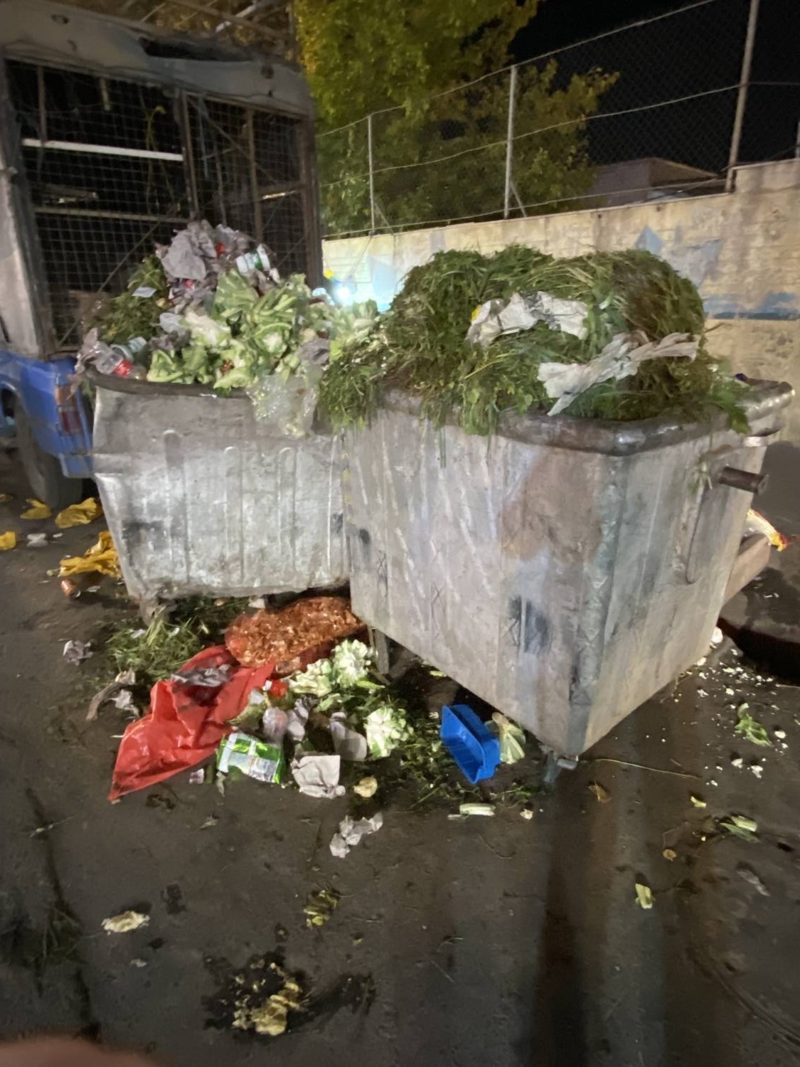 آلودگی محیط زیست در میدان رهبر تهرانپارس آلودگی محیط زیست در میدان رهبر تهرانپارس