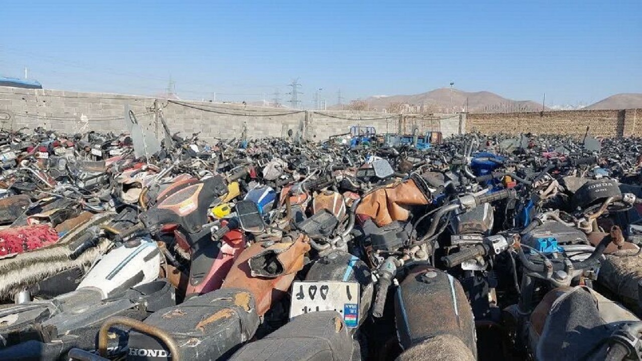 شناسایی سه‌هزار موتورسیکلت و ۴۰۰ خودروی فرسوده رسوبی در پارکینگ های اردبیل