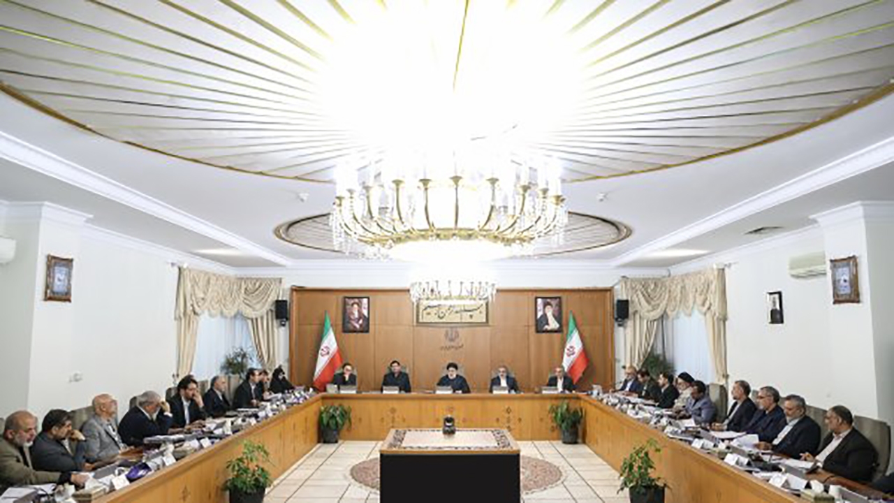 قدردانی رئیسی از خودکفایی در تولید کاغذ و راه‌اندازی سامانه نظارت مردمی توزیع نان