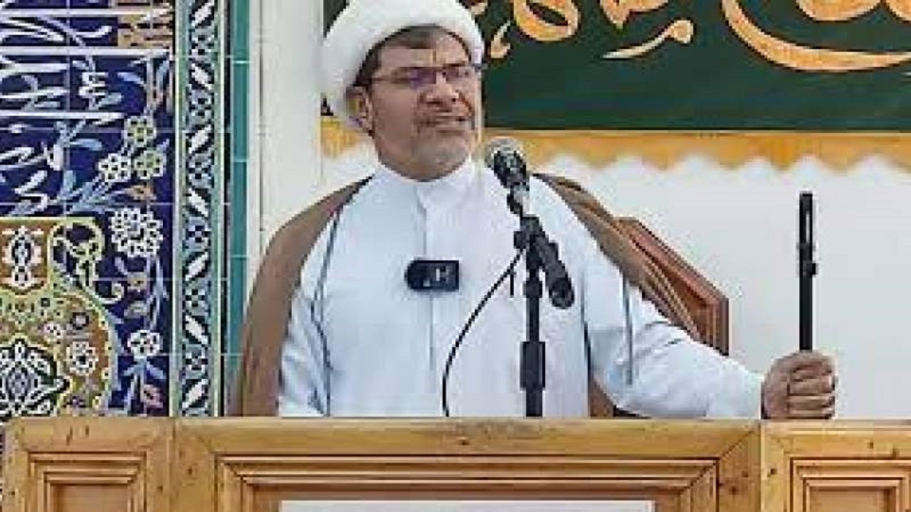 هر کسی برای تحقق آرمان‌های انقلاب تلاش کند بسیجی است