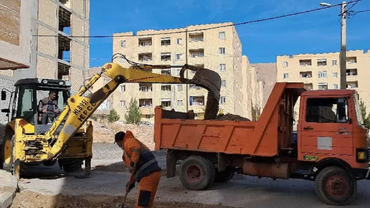 انجام عملیات لکه‌گیری و ترمیم ترانشه در شهرک منظریه