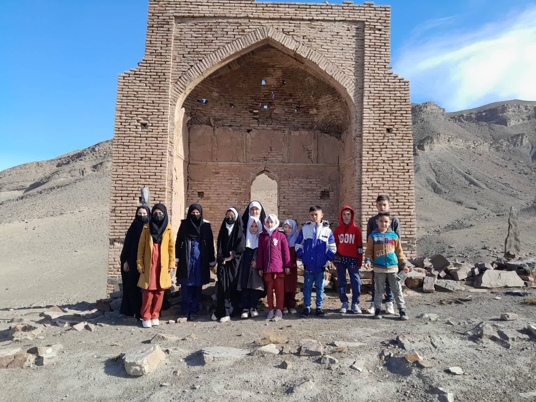 عکس یادگاری دانش آموزان
