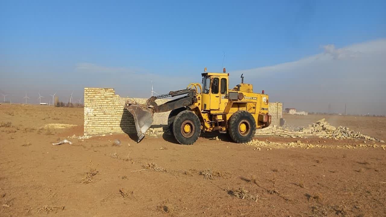 تخریب ۷ بنای غیر مجاز در تاکستان