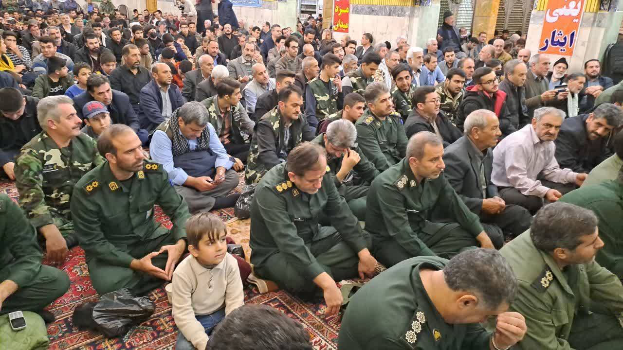 نظامیان در مراسم یادواره شهدا