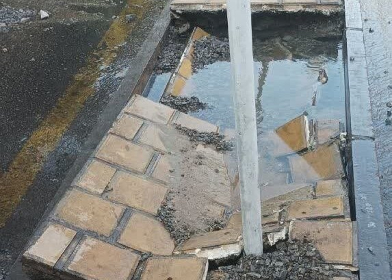 شکستگی خط لوله آب فضای سبز صفه در خیابان حکیم نظامی