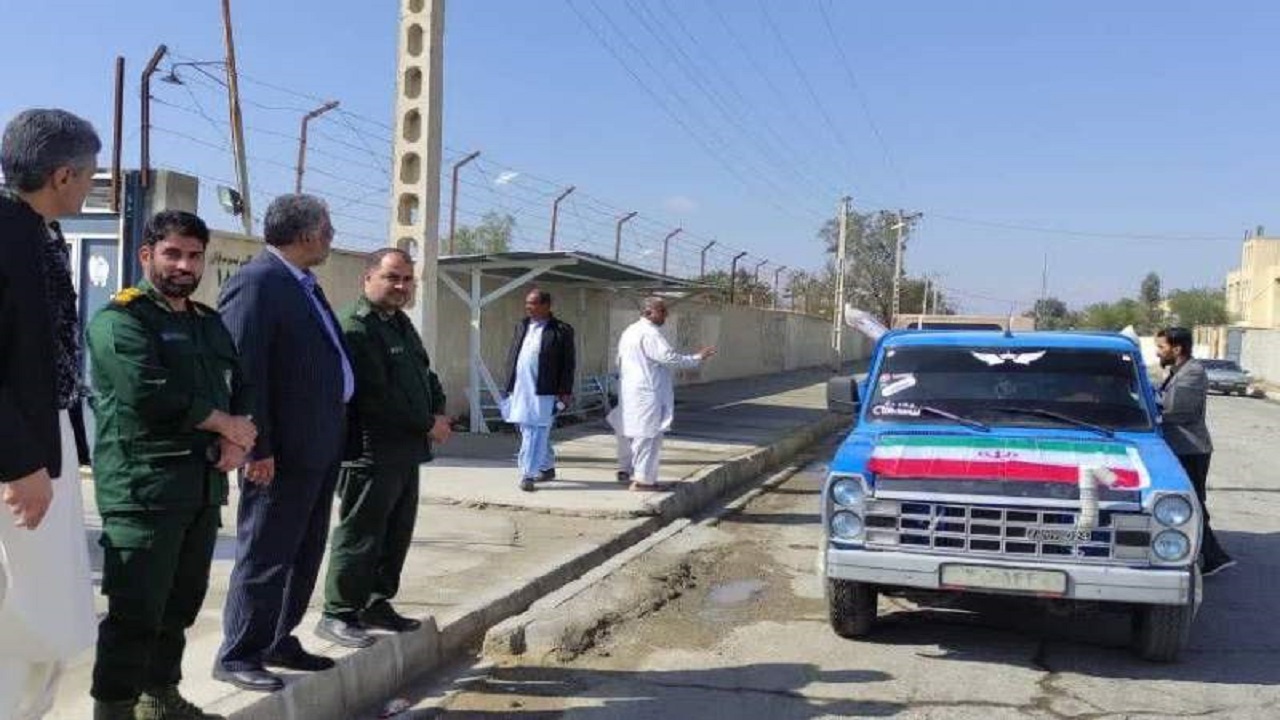 ۱۸۰ سری جهیزیه به نوعروسانی سراوانی اهدا شد