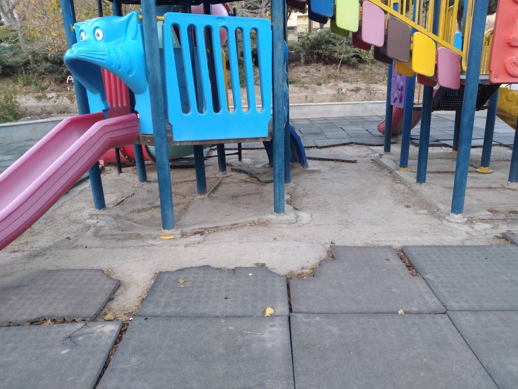 پارک بازی نامناسب