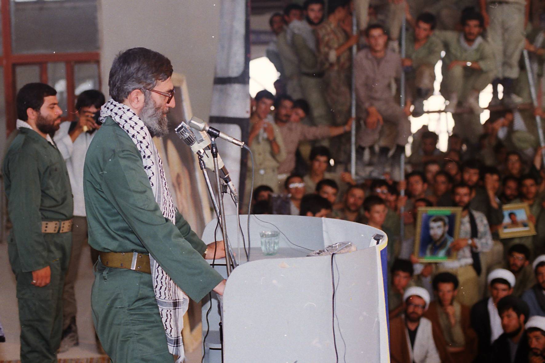 سخنرانی آیت&zwnj;الله خامنه&zwnj;ای در جمع رزمندگان لشکر ۳۱ عاشورا