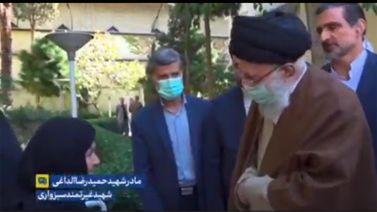 لحظاتی از دیدار مادر شهید الداغی با رهبر انقلاب