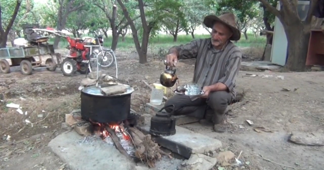 فیلمی از زندگی زوجی میانسال از اهالی روستای تکه در دل طبیعت