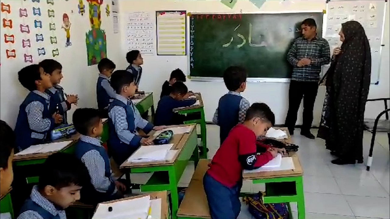 آموزش میم مثل مادر به دانش آموزان با حضور مادر یک شهید + فیلم