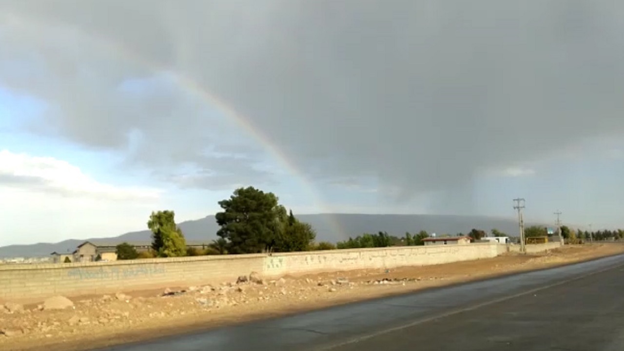 جلوه گری رنگین کمان در جاده اسلامشهر بعد از یک روز بارانی + فیلم