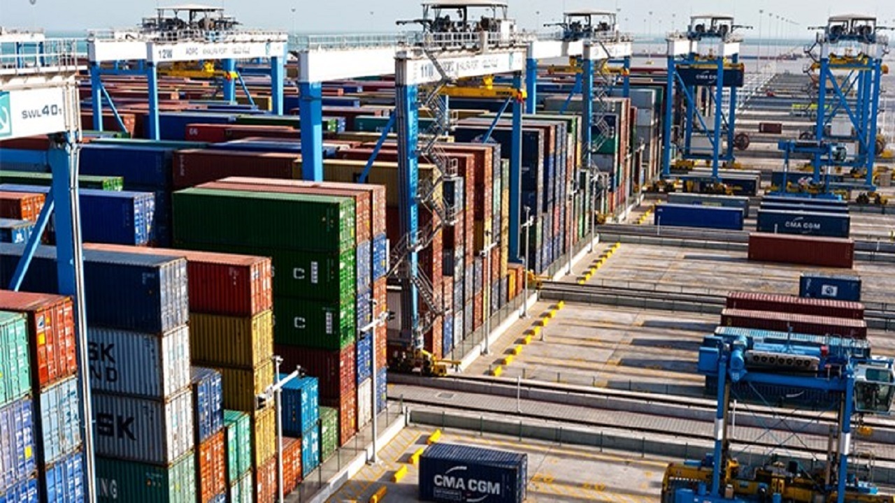 یک میلیون و ۲۳۸ هزار تُن کالا از گمرکات استان مرکزی صادر شد