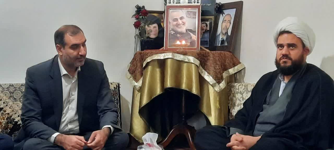 حضور مسئولان در منزل شهید