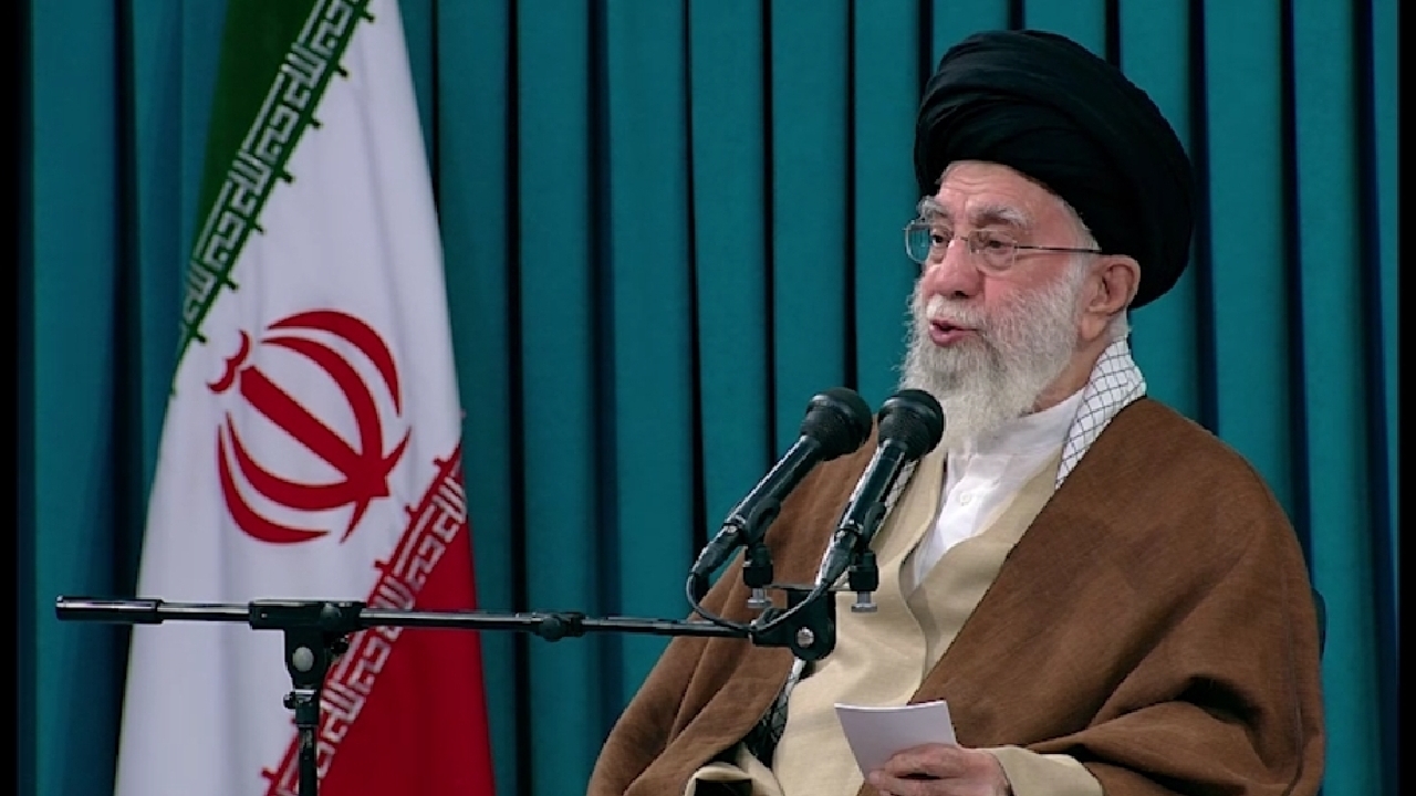 سفارش رهبر انقلاب درباره پرهیز از دوقطبی‌های کاذب + فیلم