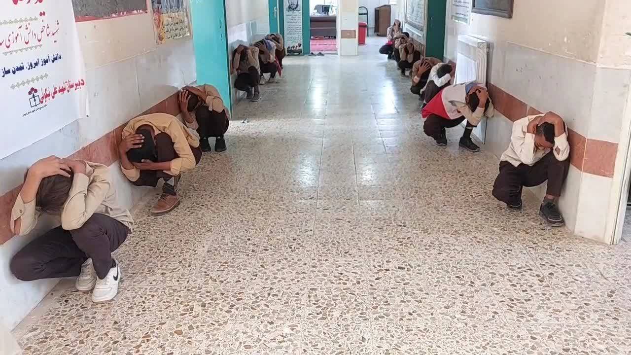 مانور زلزله در مدارس فهرج برگزار شد