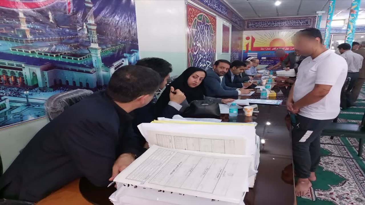 رسیدگی به درخواست زندانیان با برگزاری جلسه ویژه کمیسیون عفو قوه قضاییه درهرمزگان+عکس