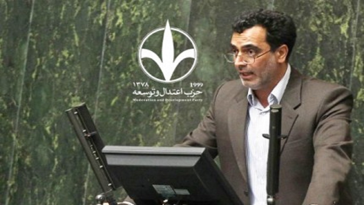 همسر دکتر نوبخت خانه دار است و هیچ مسئولیتی در مناطق آزاد نداشته است