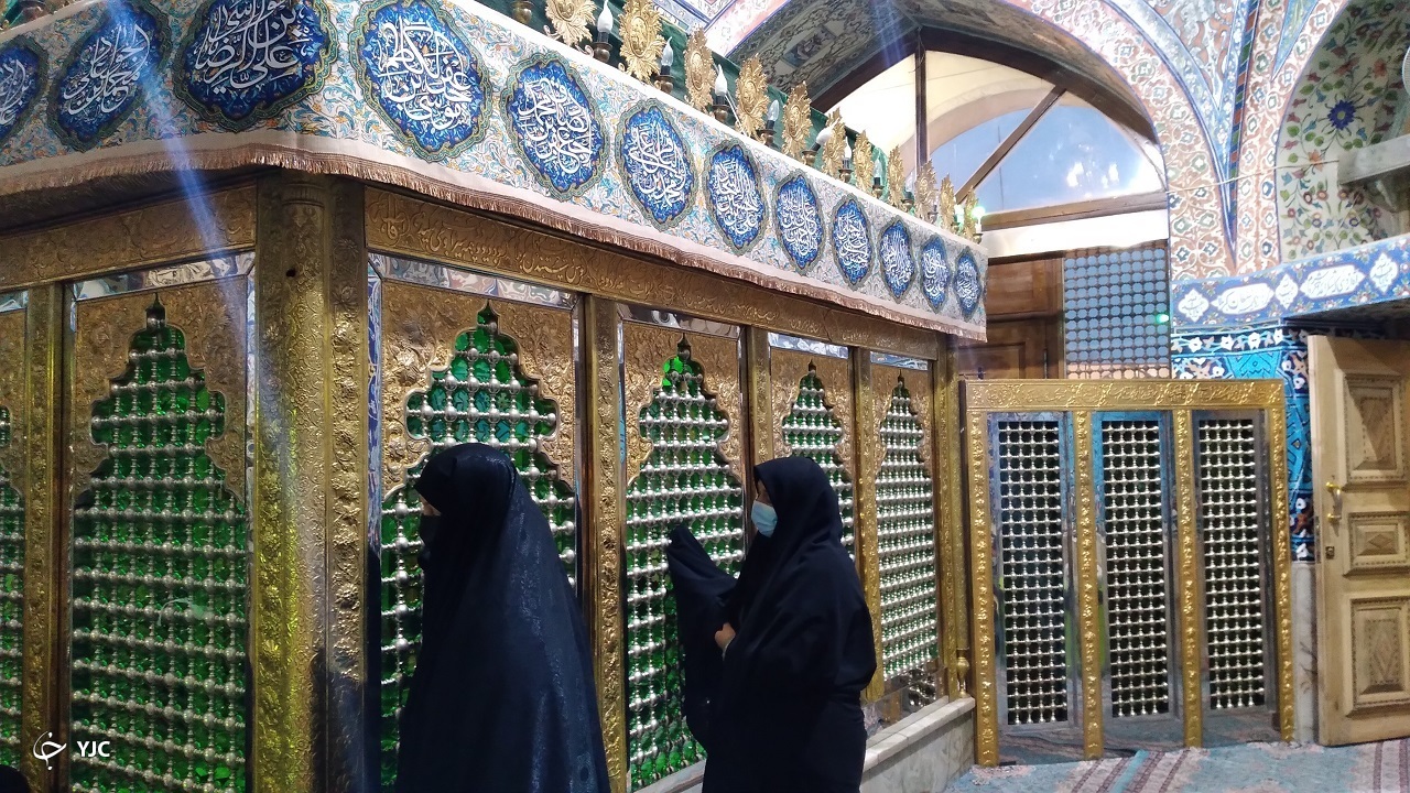 تحویل سال نو در آستان مقدس امامزادگان دوخاتون شهرکرد+فیلم