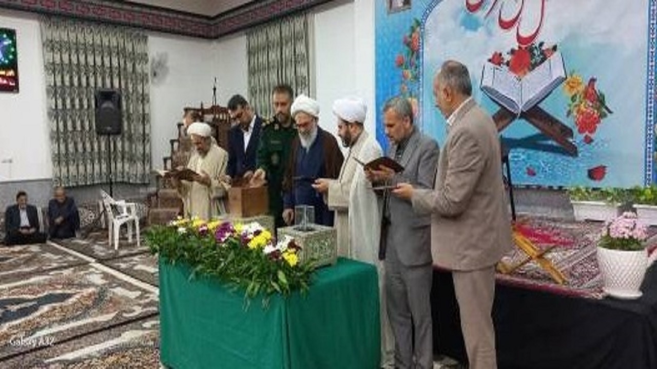 برگزاری محفل انس با قرآن کریم و رونمایی از دو اثر تاریخی در روستای المشیر + تصاویر