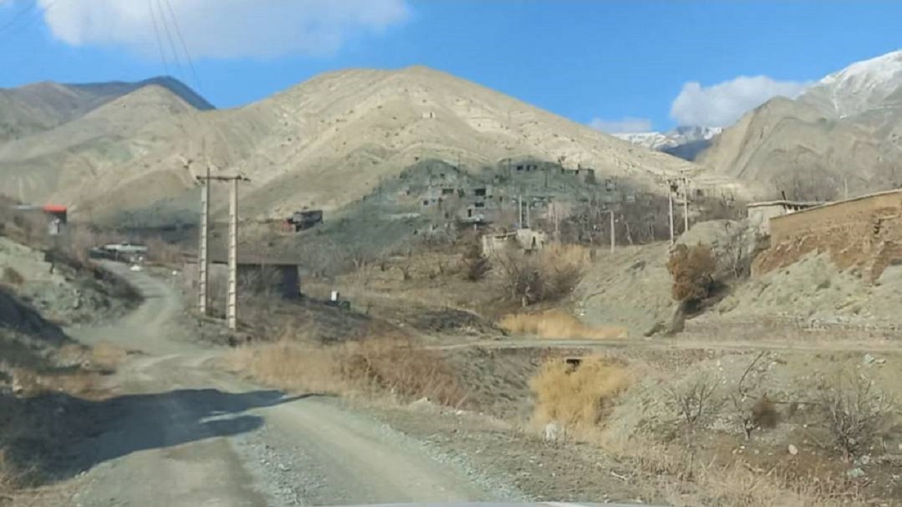 مسدود شدن راه‌های ارتباطی روستای بولان بر اثر سیلاب + تصاویر