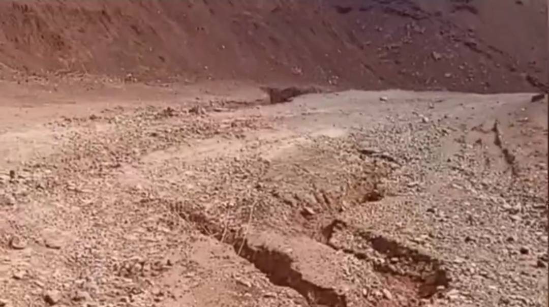 تخریب جاده بر اثر سیل