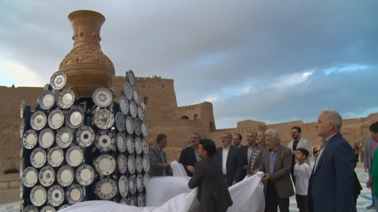 رونمایی از المان نگاره‌ها در میبد