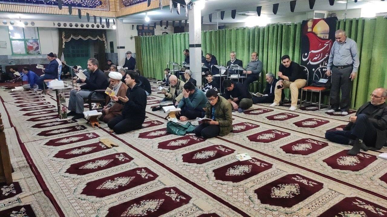 شب زنده داری اهالی حصارک در مسجد الزهرا (س) + فیلم و تصاویر