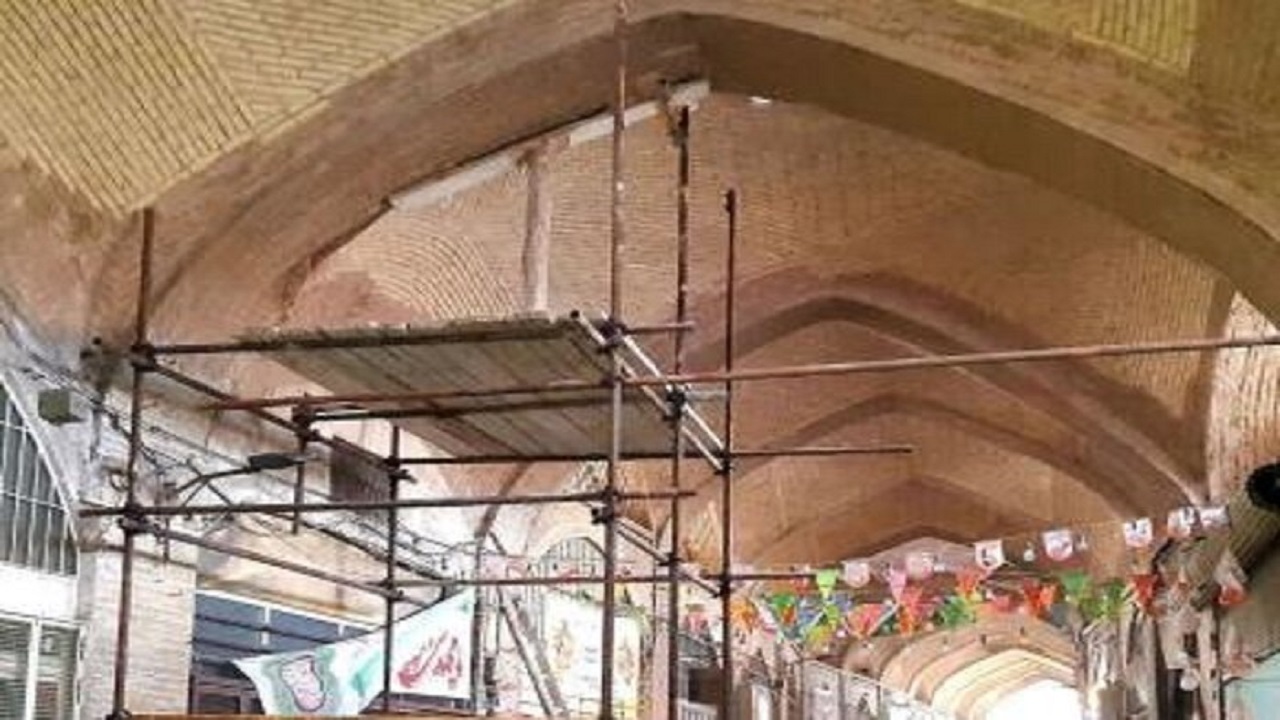 مرمت اضطراری سقف بازار تاریخی حسن‌آباد اصفهان