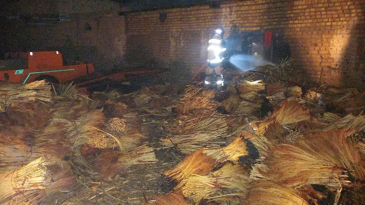 آتش سوزی انبار جارو در روستای فارسیان