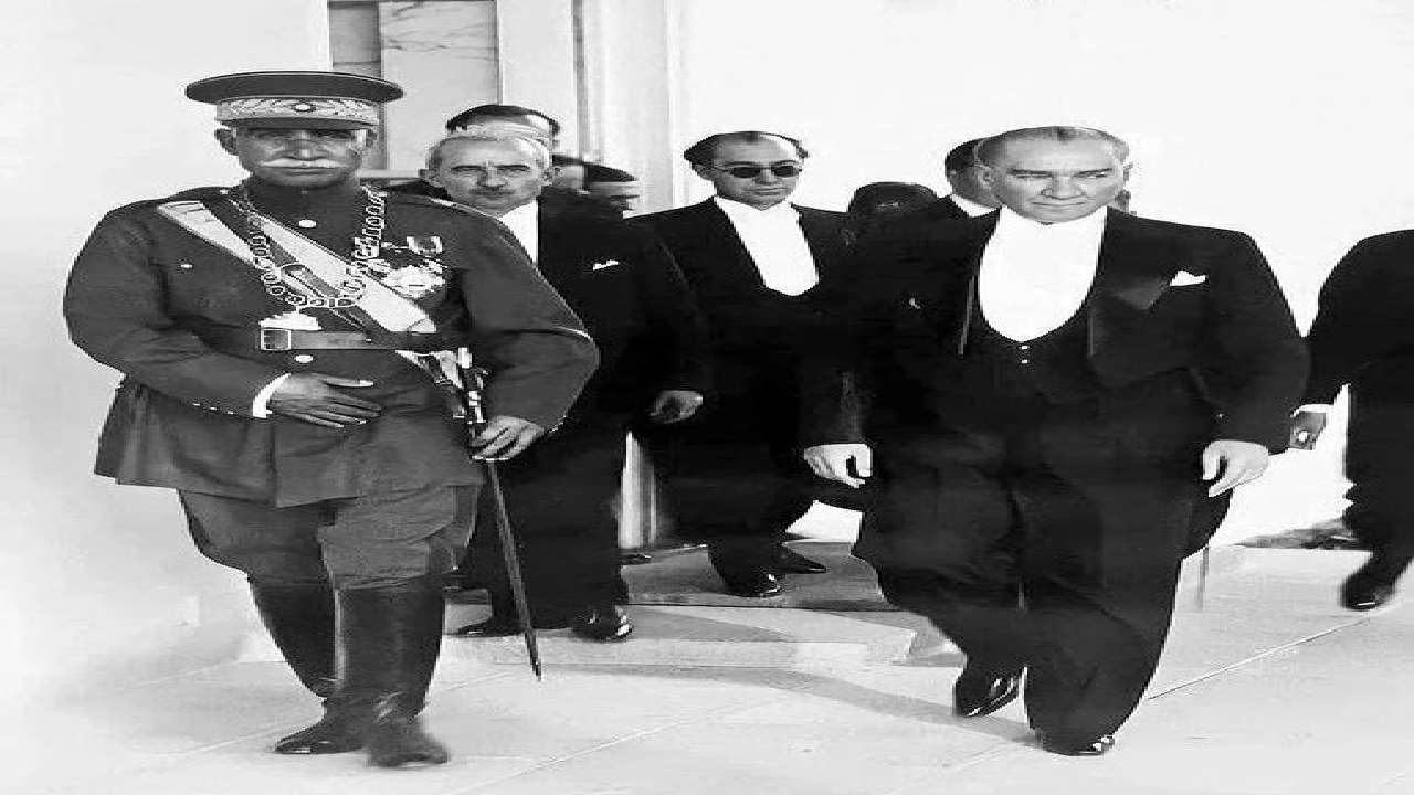 آغاز و انجام جمهوری رضاخانی در ایران
