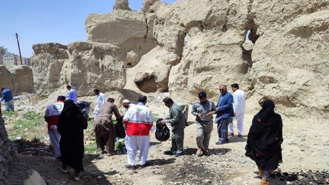 دپو و آتش زدن زباله در قلعه تاریخی دزک فاجعه به بار آورد