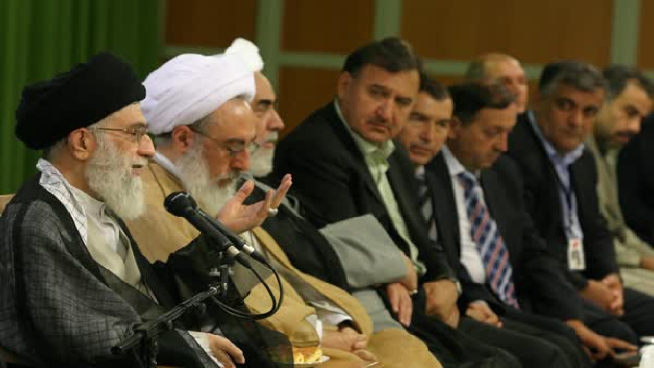 اولین بار که آیت‌الله خامنه‌ای شعر «علی ای همای رحمت» را شنیدند + فیلم