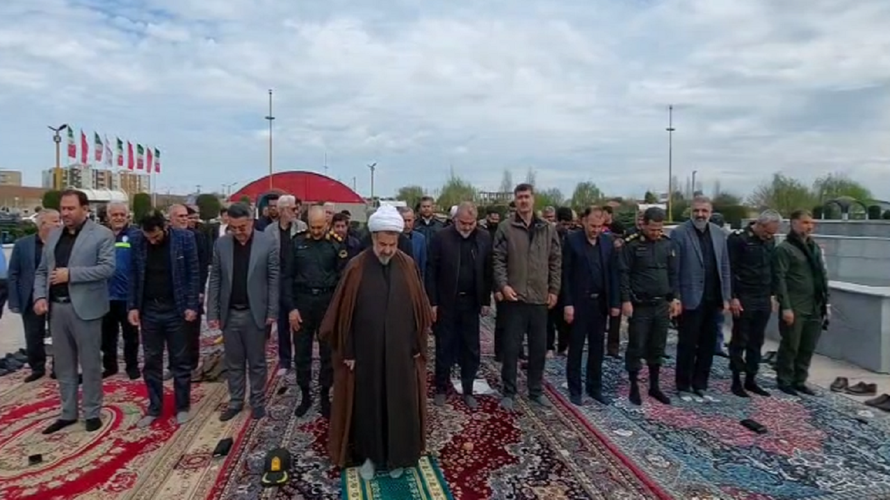 اقامه نماز ظهر و عصر روز شهادت امام علی (ع) در گنبدکاووس + فیلم