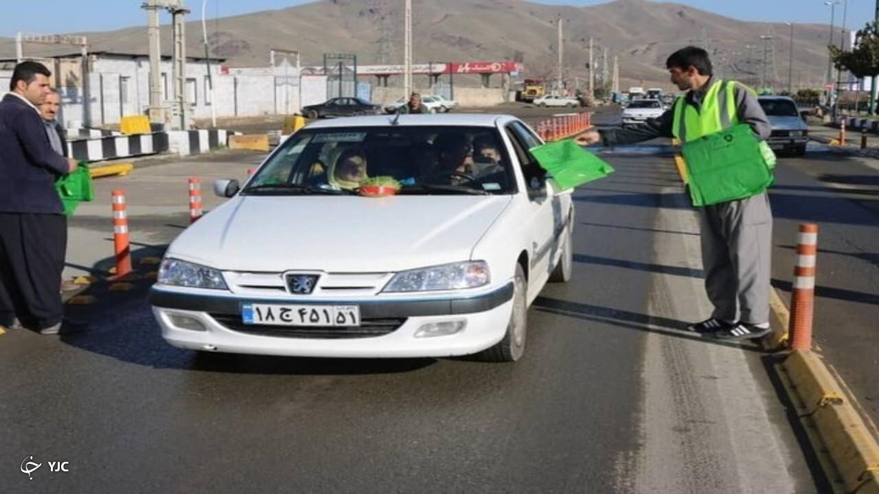 بیش از ۸ هزار کیسه زباله در خروجی شهرستان‌های آذربایجان‌غربی توزیع شد