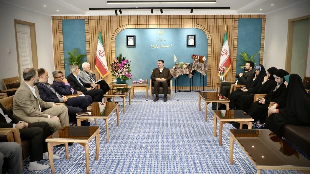 دیدار نوروزی نمایندگان برخی از انجمن‌های ادبی استان یزد با استاندار