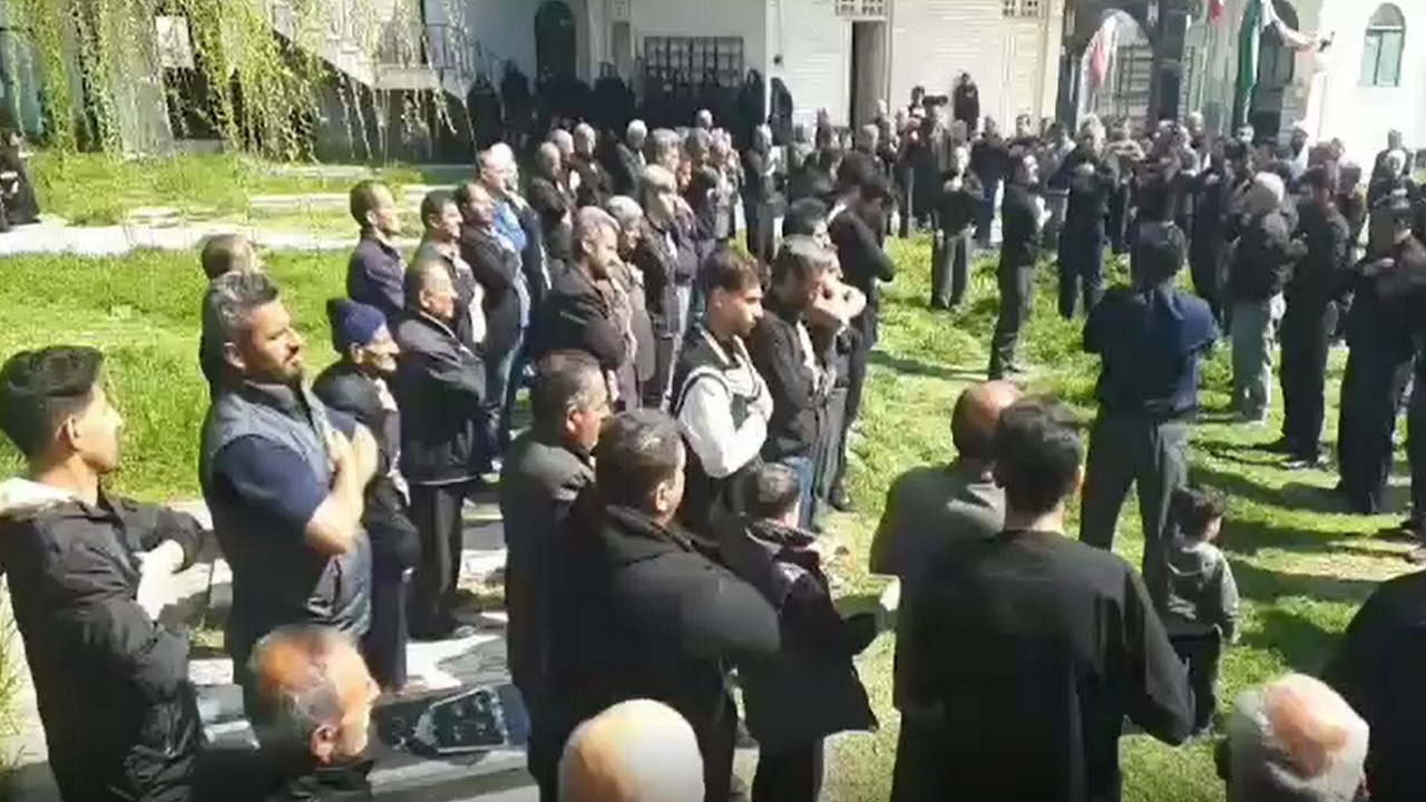 دسته سینه زنی اهالی روستای برسمنان به مناسبت شهادت امام علی (ع) + فیلم