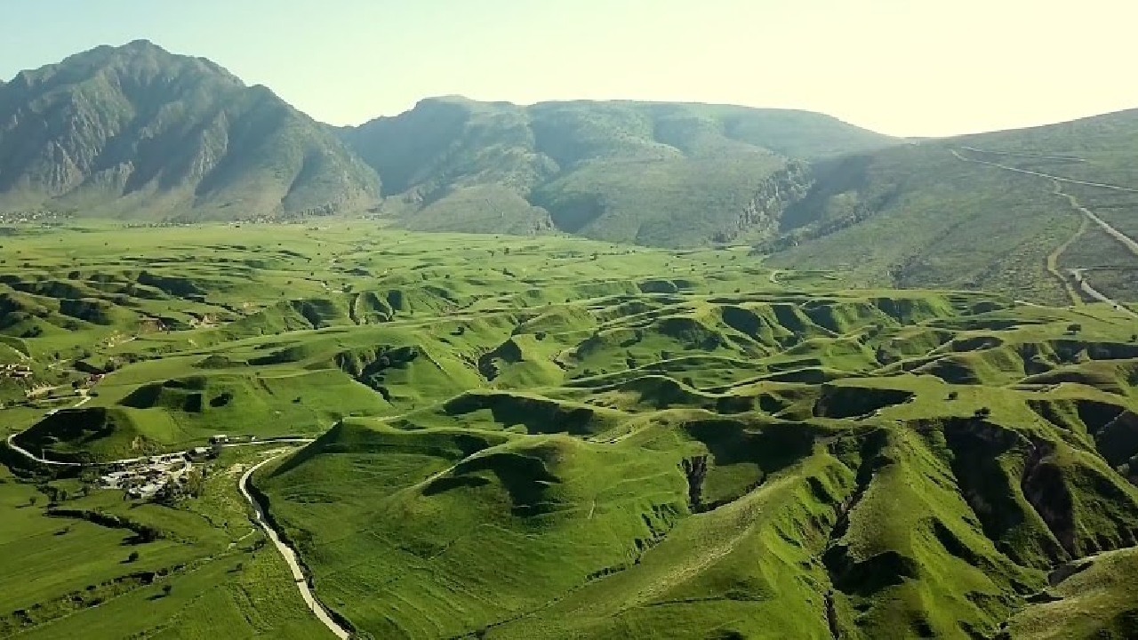 روستای زیبای مهرنان در منطقه دشت سوسنِ همیشه سبز خوزستان+فیلم