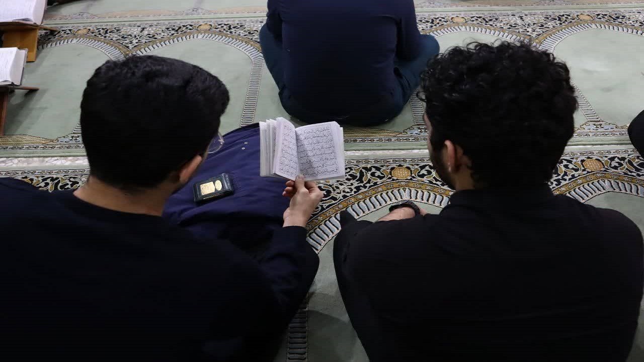 مراسم معنوی شب قدر در مسجد نور سپاهان شهر + فیلم