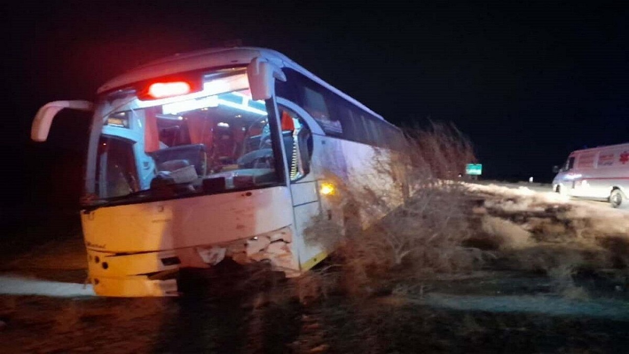 برخورد پراید با اتوبوس ۸ مصدوم برجای گذاشت
